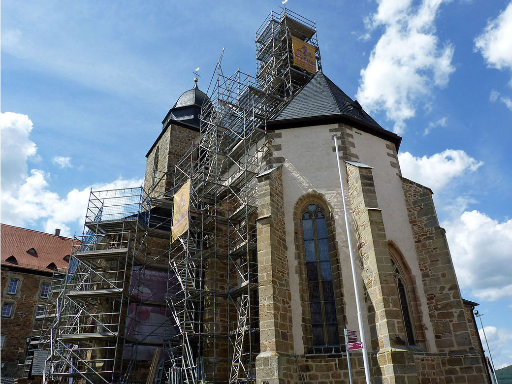 Einrüstung von St. Crescentius an der Südseite (Foto: Karl-Franz Thiede)